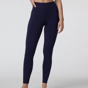 Vuori AllTheFeels™ Legging in Jet XS Regular Length